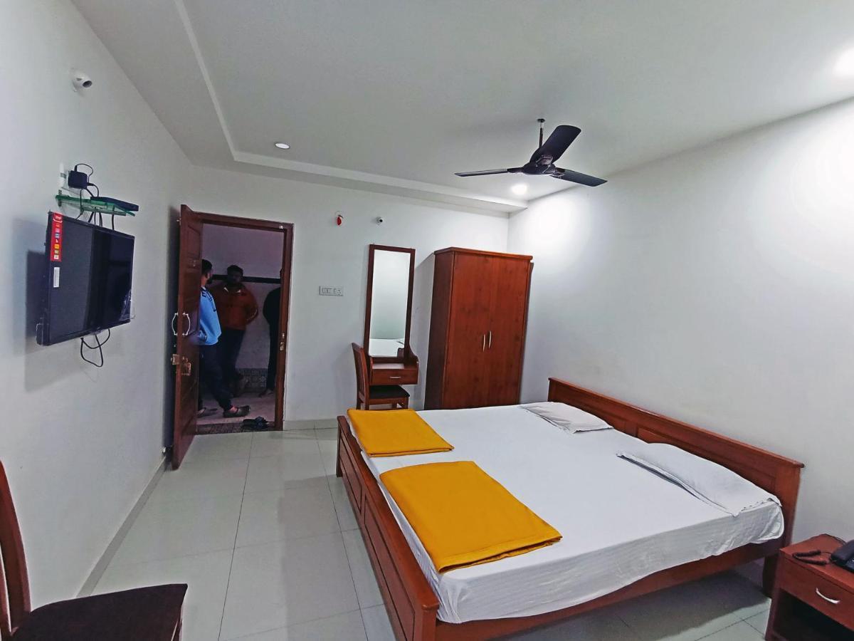 Staymaker Shri Shakti Residency ฮูบลิ ภายนอก รูปภาพ