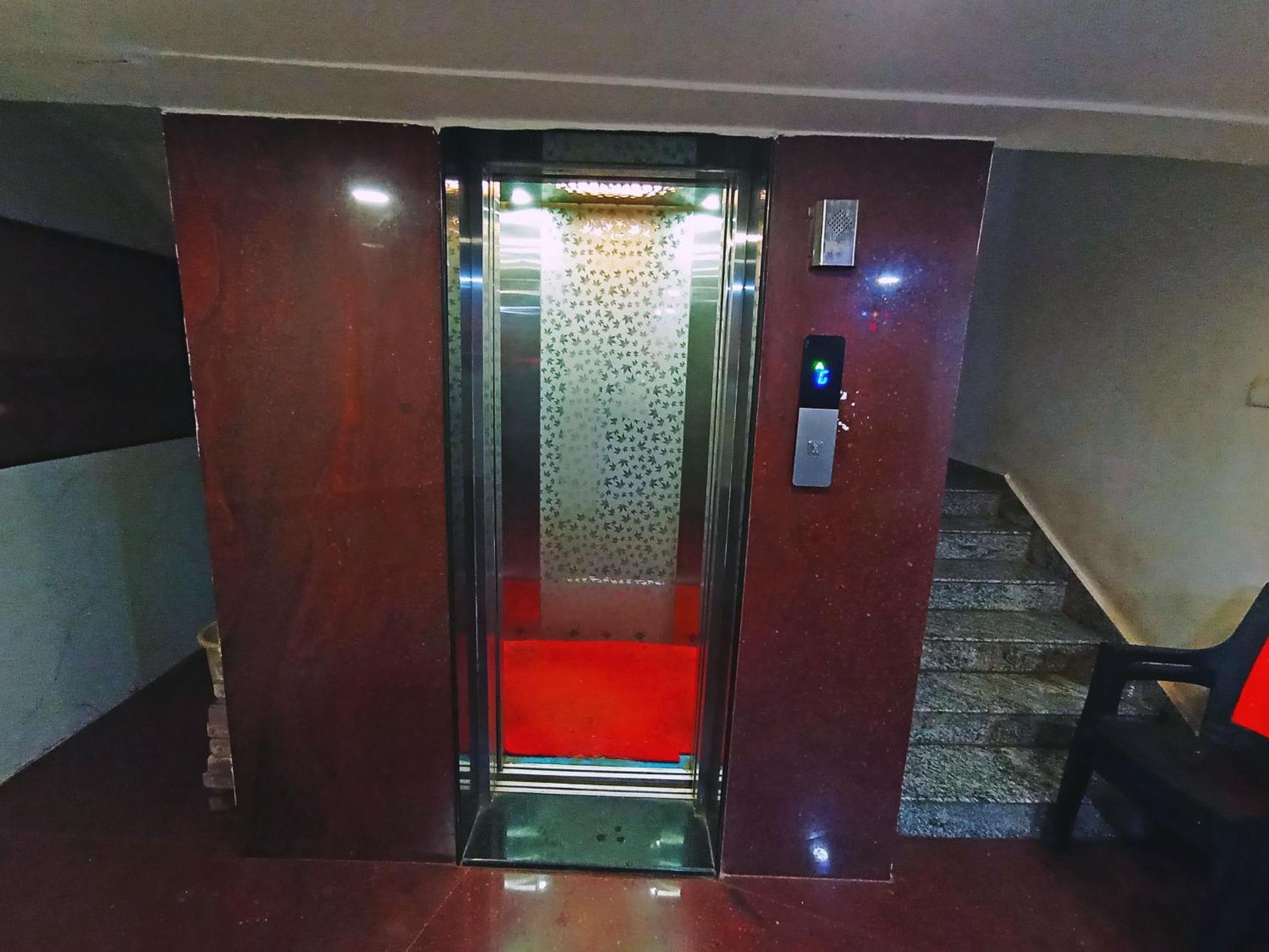 Staymaker Shri Shakti Residency ฮูบลิ ภายนอก รูปภาพ
